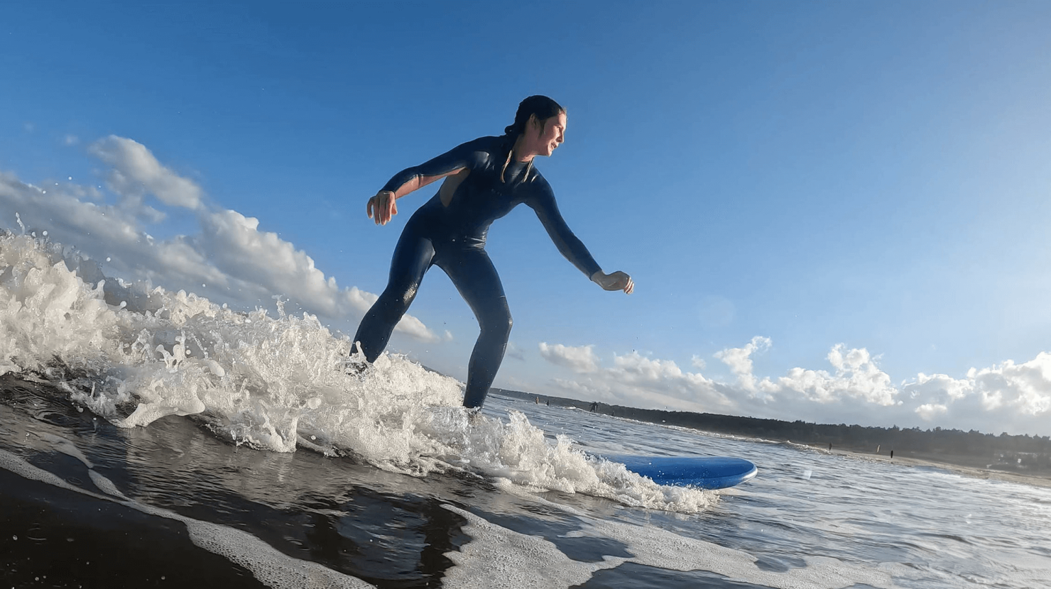 Group traveller surfing at surf camp in Australia