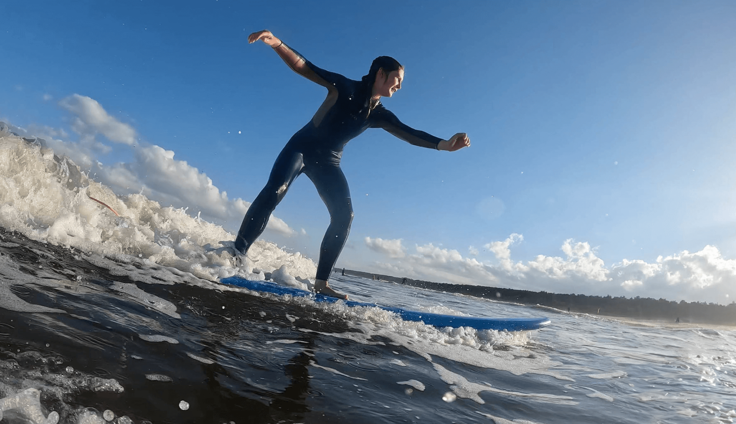 Group traveller surfing at surf camp in Australia