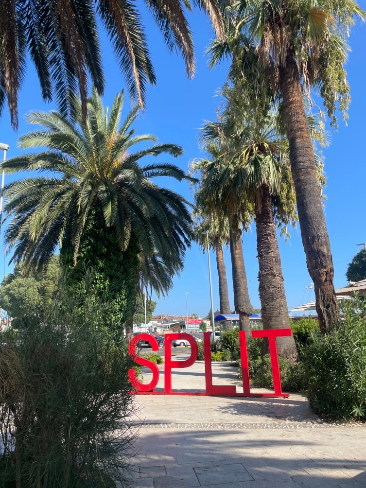 Split sign