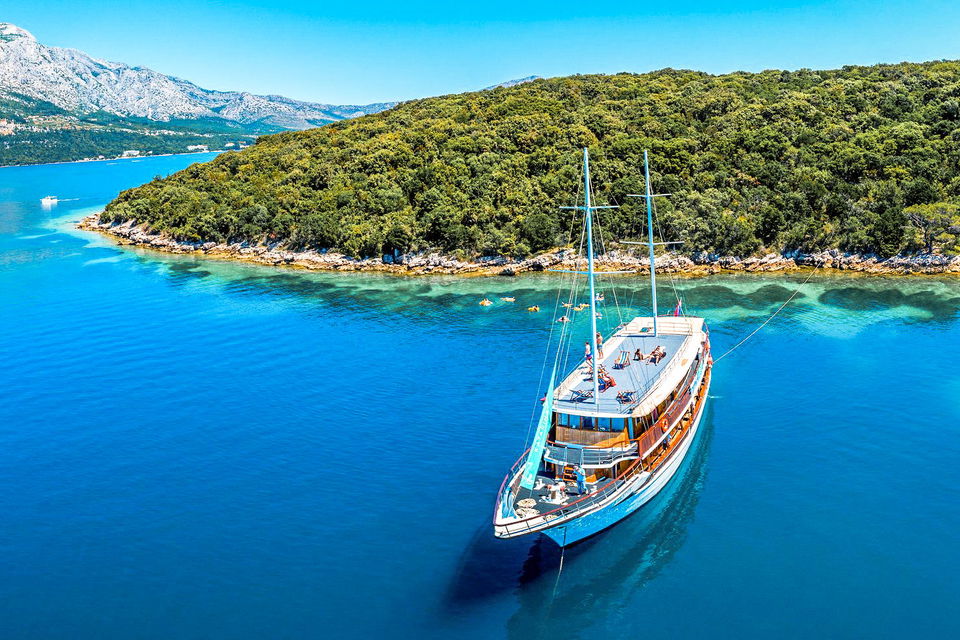 Sail yacht in the sea with the view of the mountain