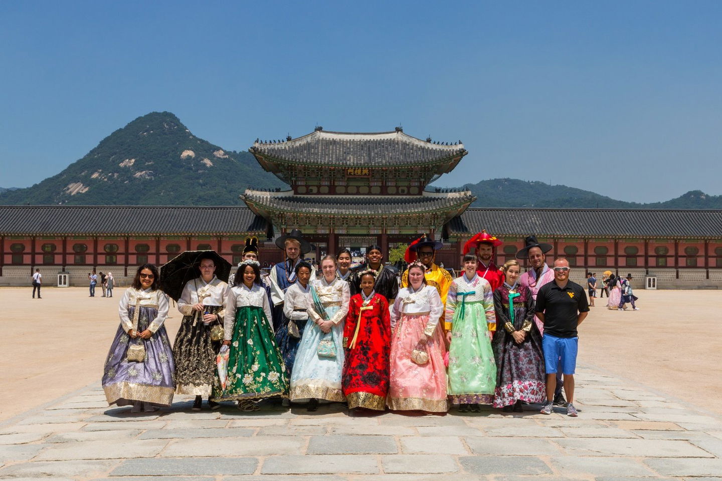 Make friends and learn about South Korean culture!