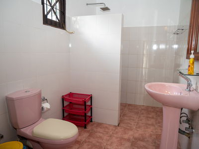 bathroom in sri lanka hostel
