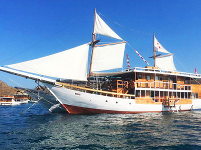Wooden Live aboard boat expedition at the Komodo Islands in Indonesia, Asia.