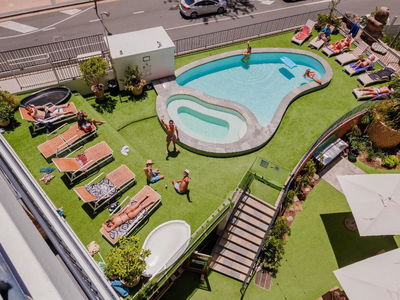 Surfers Paradise accommodation with pool
