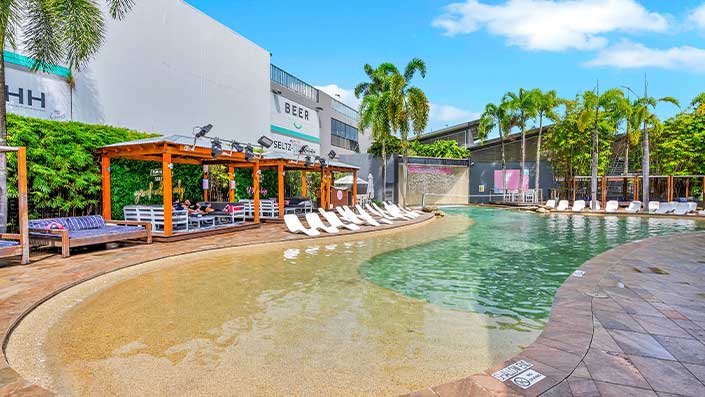 Gilligans hostel pool in Australia