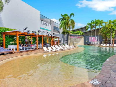 Gilligans hostel pool in Australia