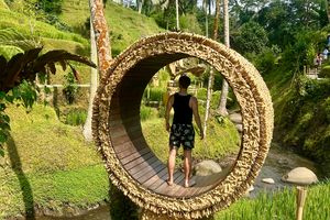 Traveller standing in wooden oval in Tegallalong Rice Terrace in Bali