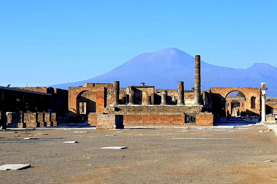 mount vesuvius at pompeii