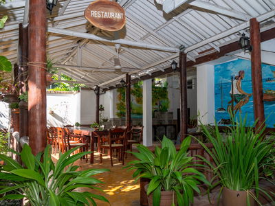 Restaurant in Sri Lanka at volunteering project