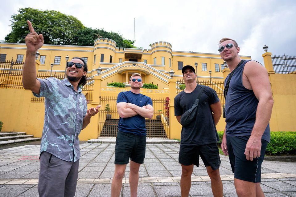 Group of 4 travellers looking at buildings in Costa Rica