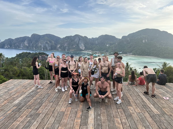 First time solo travellers on Thai Adventure group tour