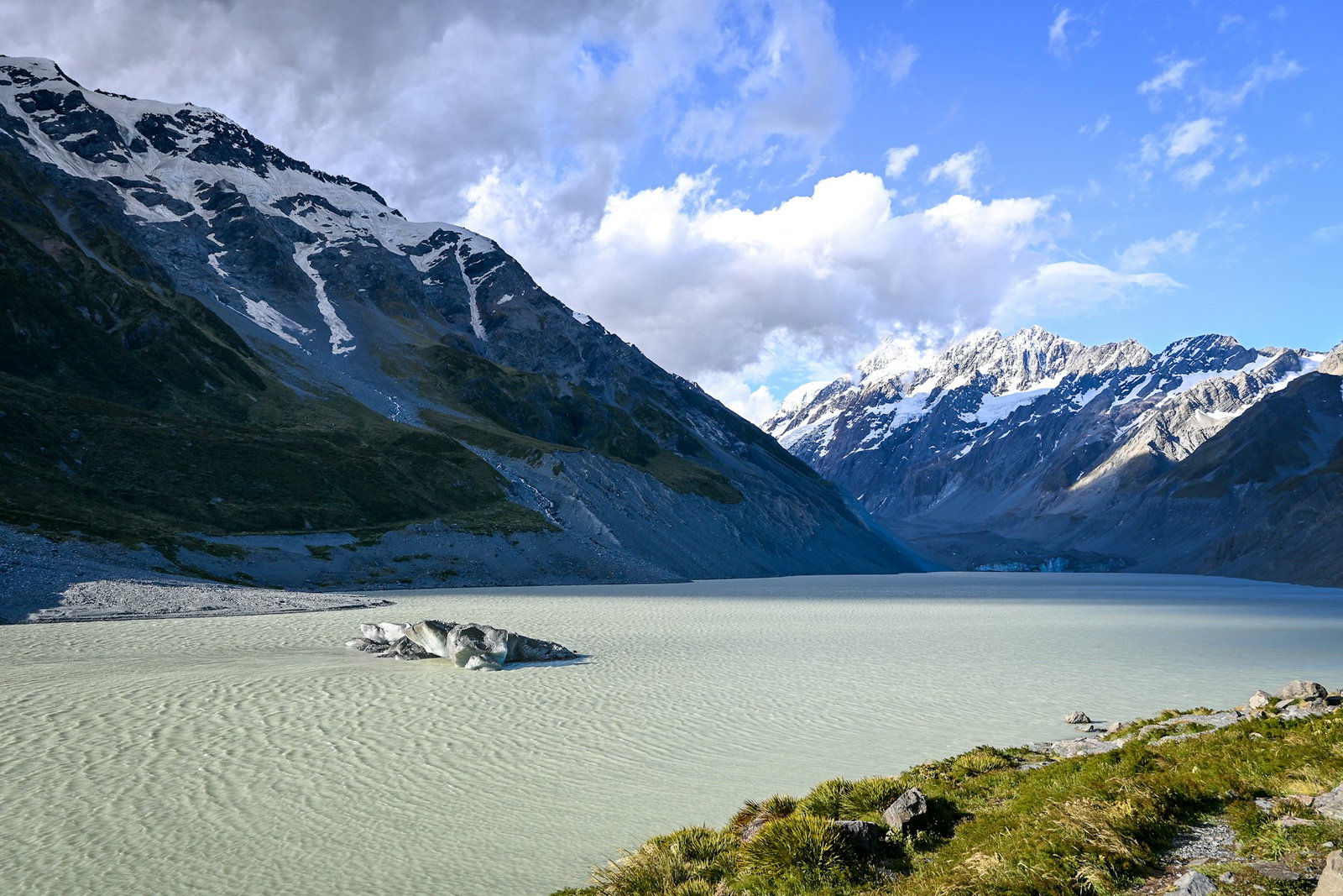 Hooker Lake at Hooker Valley Track, Mount Cook