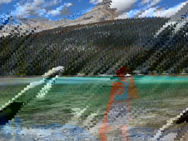 Solo traveller in canadian rocky mountains