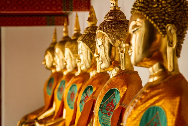 Gold buddhist statues in a Thai temple