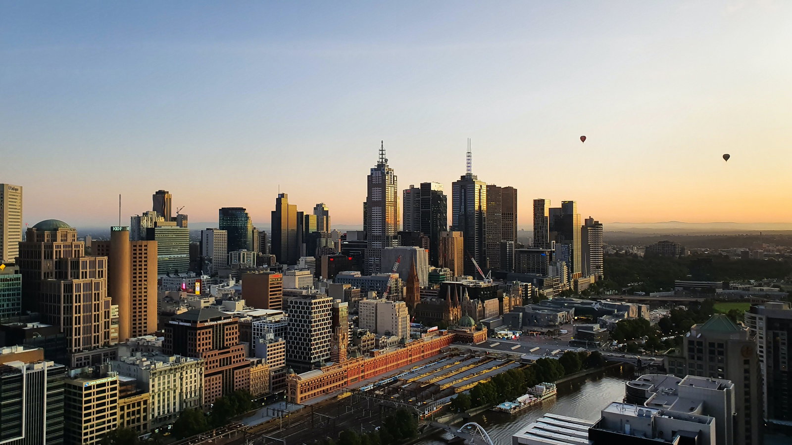 Melbourne Skyline at sunrise, Victoria, Australia