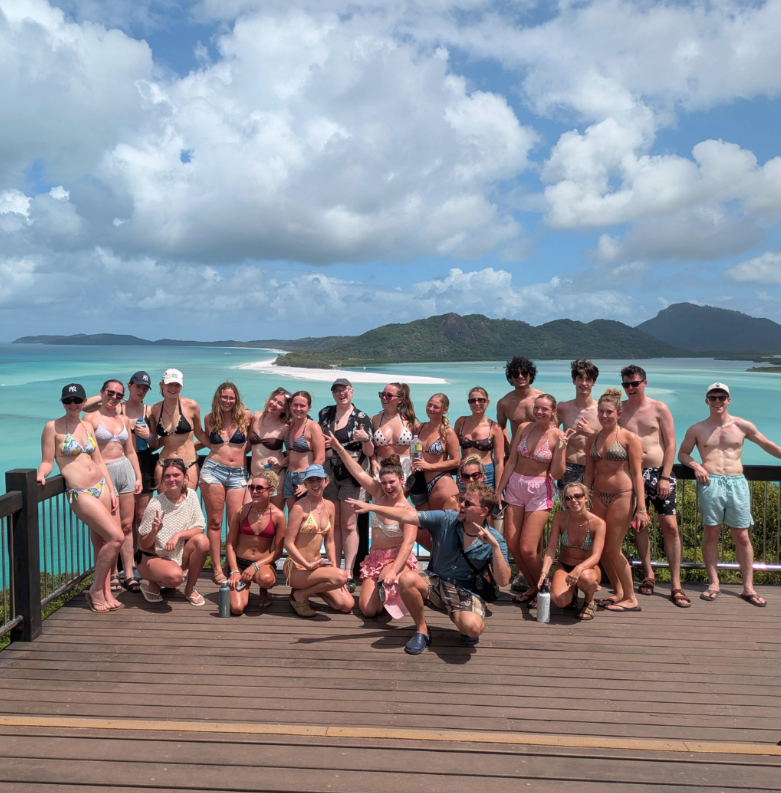 Group of travellers standing in front of Whitehaven beach viewpoint in the whitsundays in Australia